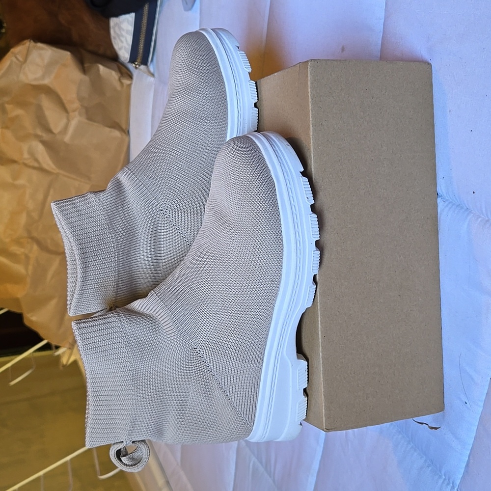 Kids Breathable High Top Boots with Socks